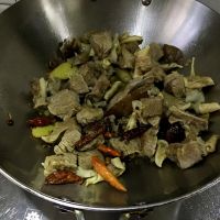 川味勁爆的紅燒牛肉制作全過(guò)程方法