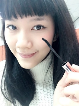讓睫毛變翹的小竅門(mén)