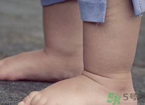 寶寶學(xué)走路時(shí)用學(xué)步車(chē)好嗎.png