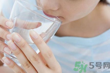 腰部疼痛的原因 5招預防尿管卡結石