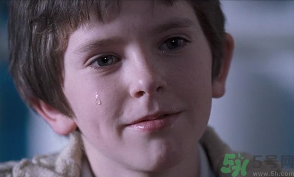14歲男孩右眼流眼淚疼怎么回事?為什么右眼流眼淚疼