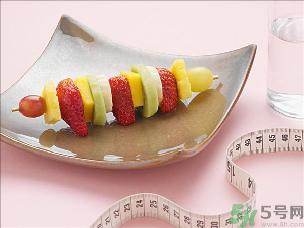菠蘿和什么榨汁好喝？菠蘿榨汁加什么好喝？
