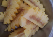 菠蘿里面發(fā)黑能吃嗎？切開菠蘿里面是黑色的怎么回事？