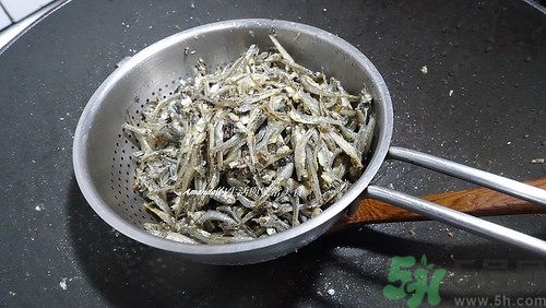 小魚干怎么炒好吃？蜜汁小魚干的做法