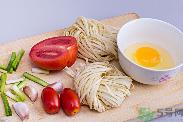 胃不好晚上吃面條好嗎？晚上吃面條容易消化嗎？