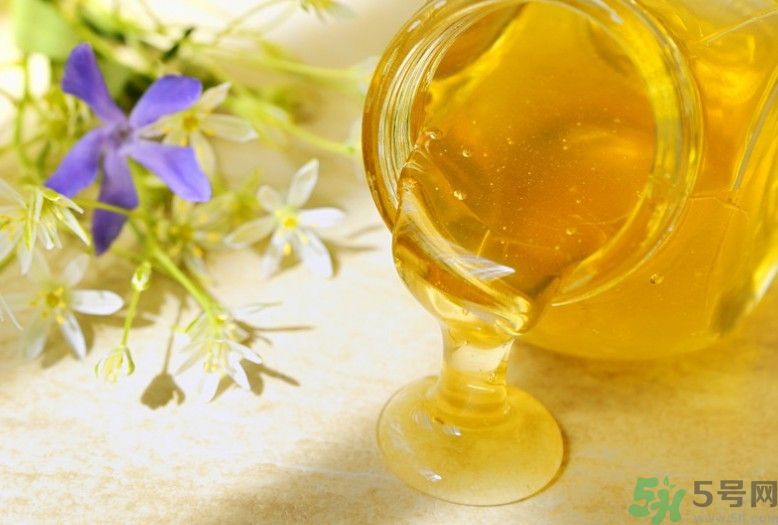寶寶能吃蜂蜜嗎？怎么給寶寶吃蜂蜜才好？