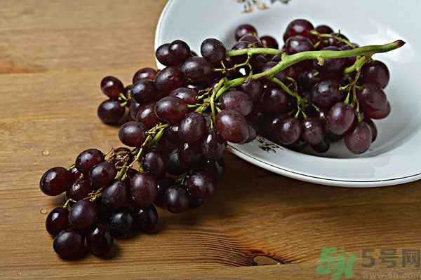 吃葡萄對(duì)皮膚好嗎？吃葡萄可以延緩衰老嗎？