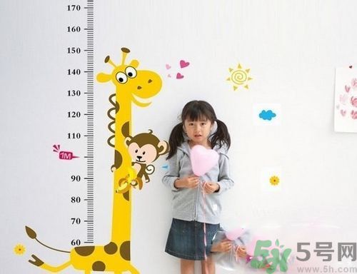 很多人都想長(zhǎng)高一點(diǎn)，確長(zhǎng)不高，只是想想而已，永遠(yuǎn)不行動(dòng)。很多人都嫌棄自己長(zhǎng)得太矮了，卻沒(méi)有什么補(bǔ)救措施。不要以為成年后就不能改變自己身高了。按著這個(gè)來(lái)，你會(huì)發(fā)現(xiàn)不一樣！