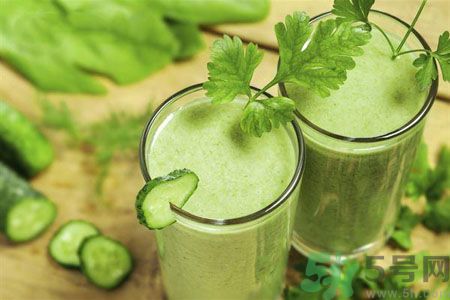 長痘痘肌膚干燥怎么辦？肌膚干燥吃什么食物好？