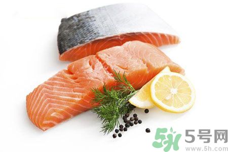 長痘痘肌膚干燥怎么辦？肌膚干燥吃什么食物好？