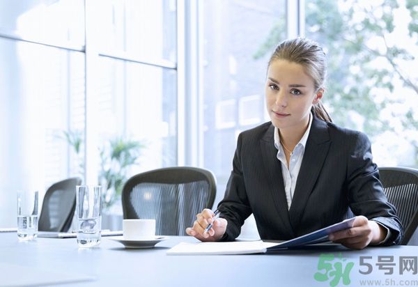 職場(chǎng)新人不能有的心理是什么？職場(chǎng)中新人應(yīng)該注意些什么呢?