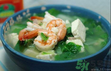 菠菜可以喝豆腐一起吃嗎？菠菜可以喝蝦一起吃嗎？