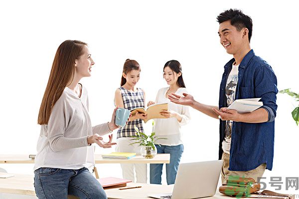 和別人說話不敢看對方怎么辦？說話不敢看別人眼睛怎么辦？