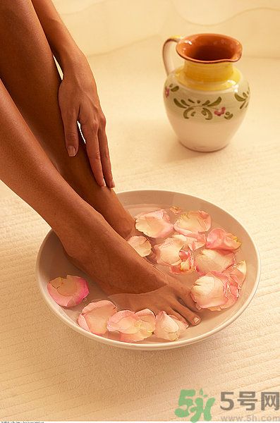 吃晚飯后多久可以泡腳？晚飯后泡腳好嗎？