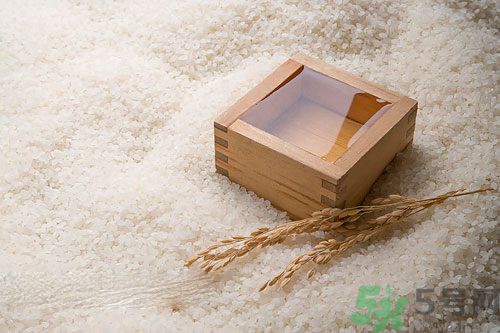 淘米水洗臉能祛斑嗎？淘米水洗臉可以美白嗎？