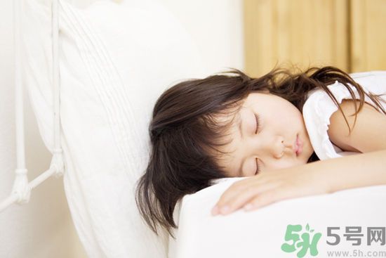 19歲女睡神走哪睡哪竟是病？什么是發(fā)作性睡??？