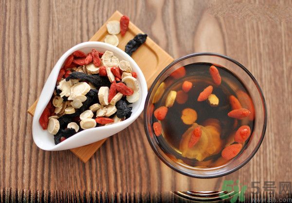 蕁麻疹會不會傳染？蕁麻疹怎么治才能好？