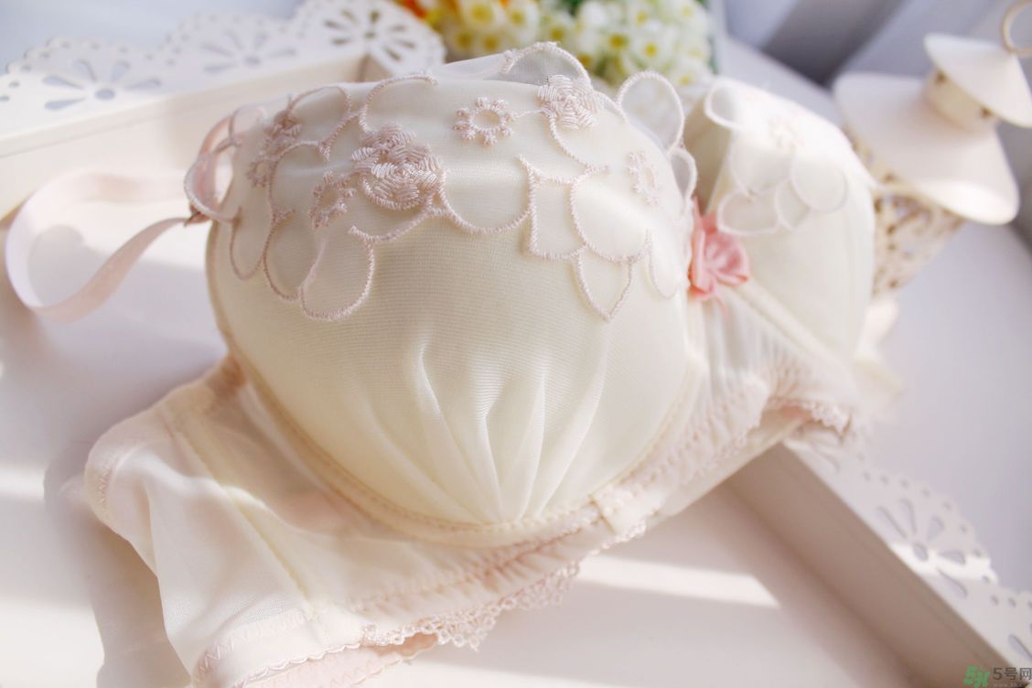什么內(nèi)衣聚攏效果好？什么內(nèi)衣穿著舒服？