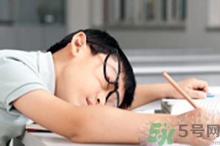 睡覺流口水是什么原因？睡覺流口水怎么辦？
