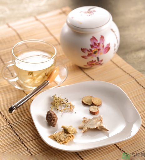 月經(jīng)有血塊是怎么回事？月經(jīng)有血塊怎么調(diào)理？