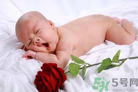 寶寶趴著睡覺好嗎？寶寶趴著睡覺是怎么回事？