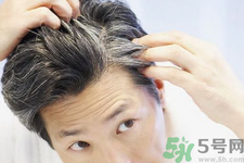 年輕人長白頭發(fā)怎么辦？年輕人長白頭發(fā)是什么原因？