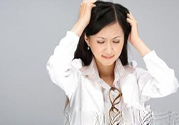 年輕人長(zhǎng)白頭發(fā)怎么辦？年輕人長(zhǎng)白頭發(fā)是什么原因？