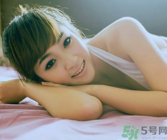 來月經(jīng)乳房脹痛怎么辦？來月經(jīng)乳房脹痛是什么原因？