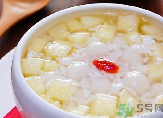 蘋(píng)果煮熟了還有營(yíng)養(yǎng)嗎？蘋(píng)果煮熟吃有什么好處？