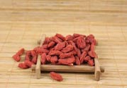 枸杞干吃好還是泡水好？枸杞怎么吃效果最好？