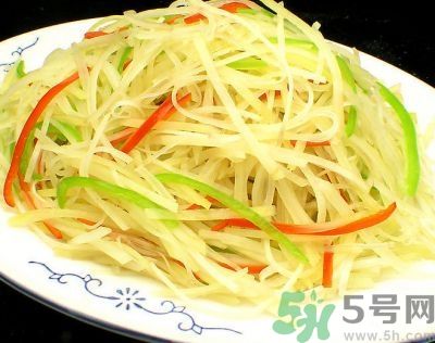土豆絲和土豆片哪個更好吃？土豆片可以炒什么？