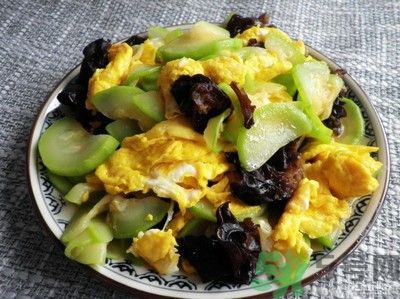 黑木耳怎么做好吃？黑木耳的家常做法？