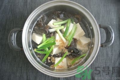 黑木耳可以治便秘嗎？黑木耳有什么食療的方法？