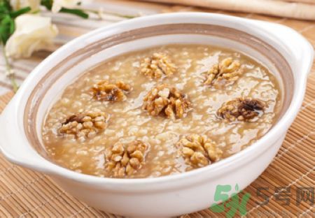 春季怎么護(hù)膚？春季護(hù)膚吃什么？
