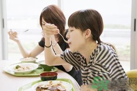 胃潰瘍吃什么食物好？調(diào)理胃潰瘍的方法有哪些？