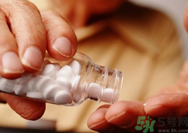 胃潰瘍的早期癥狀有哪些？胃潰瘍的癥狀有哪些？