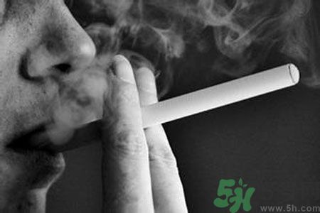 胃潰瘍可以抽煙嗎？胃潰瘍抽煙好嗎？