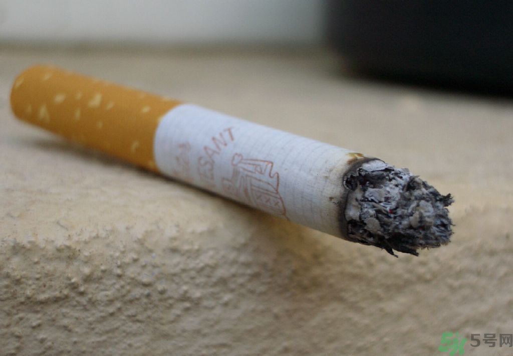 胃潰瘍可以抽煙嗎？胃潰瘍抽煙好嗎？