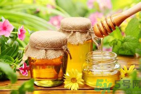 胃潰瘍可以喝蜂蜜嗎？服用蜂蜜要注意什么？
