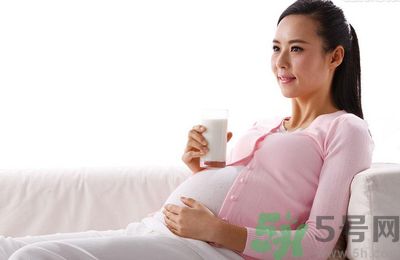 想懷孕擠破頭懷孕要排隊(duì) 不按學(xué)校規(guī)定就開除！