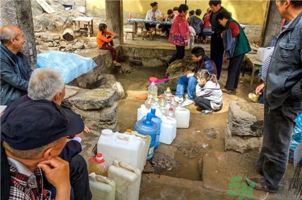 市民翻山排隊取靈水是怎么回事？靈水在哪里？