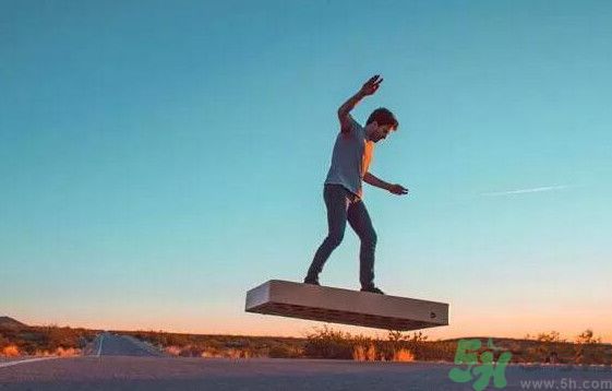 Hoverboard懸浮滑板國(guó)內(nèi)多少錢(qián)？懸浮滑板在哪可以買(mǎi)？