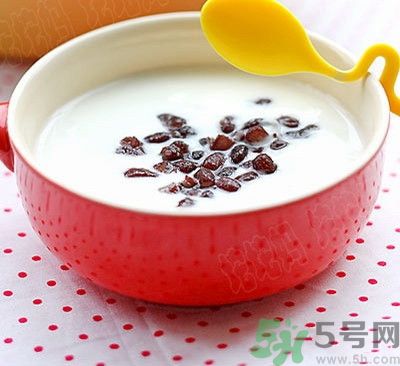 牛奶和酸奶哪個(gè)更加健康？牛奶和酸奶哪個(gè)更好？