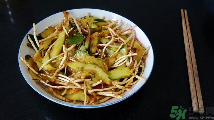 黃瓜可以和魚(yú)腥草涼拌一起吃嗎？黃瓜涼拌魚(yú)腥草好吃嗎？
