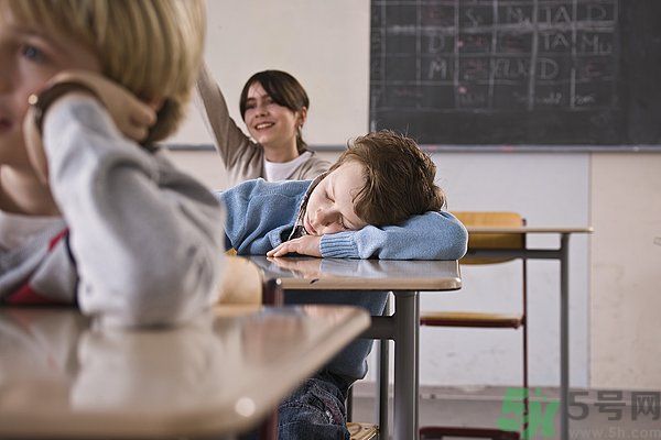 高中生上課容易走神怎么辦？高中生上課如何提高注意力？