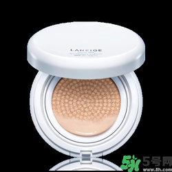 蘭芝氣墊bb13號跟21號哪個更白？蘭芝氣墊bb色差大嗎？