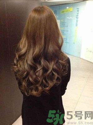 自己怎么吹卷發(fā)？吹卷發(fā)的小竅門？