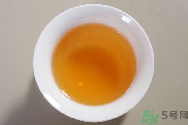 早上起床喝白開水好嗎？喝白開水好還是茶水好？