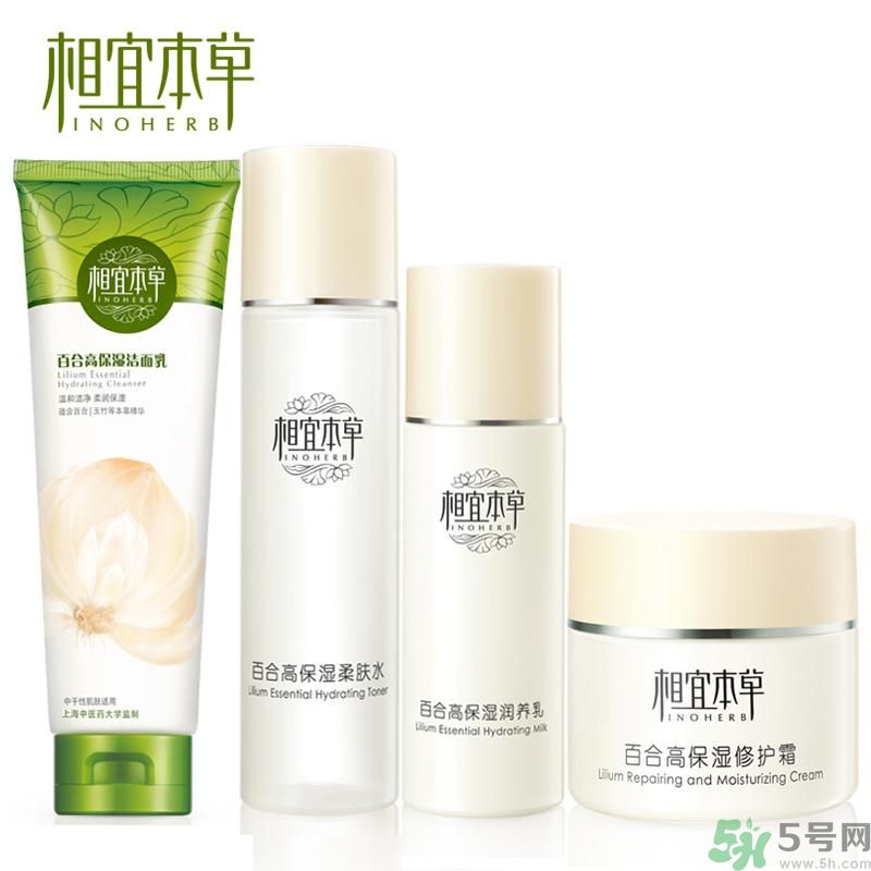 1相宜本草百合高保濕柔膚水適合什么膚質(zhì)？敏感肌膚可以用百合高保濕柔膚水嗎？