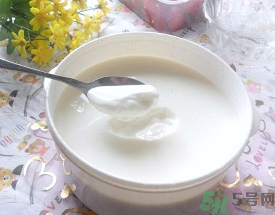 每天喝檸檬水可以排毒嗎？和檸檬水好不好？